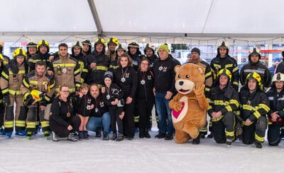 Logaški gasilci prekrižali hokejske palice za Junake 3. nadstropja