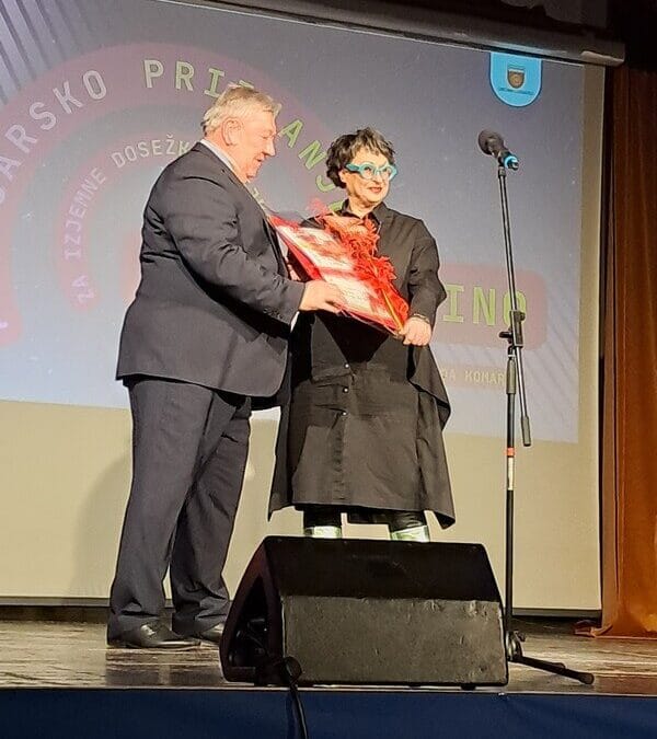 Urški Comino februarsko priznanje